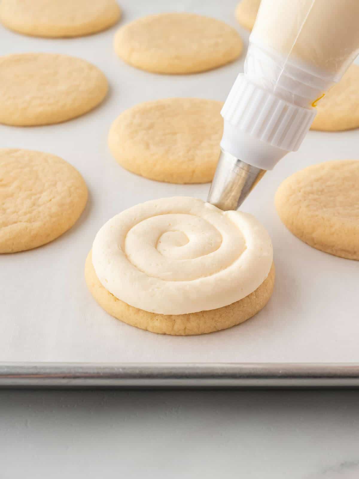 frosting sugar cookie with white frosting