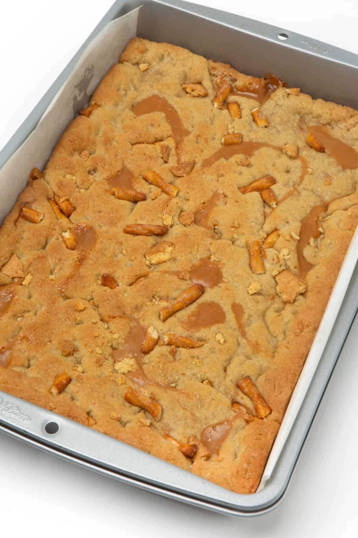 caramel apple kitchen sink cookie bars