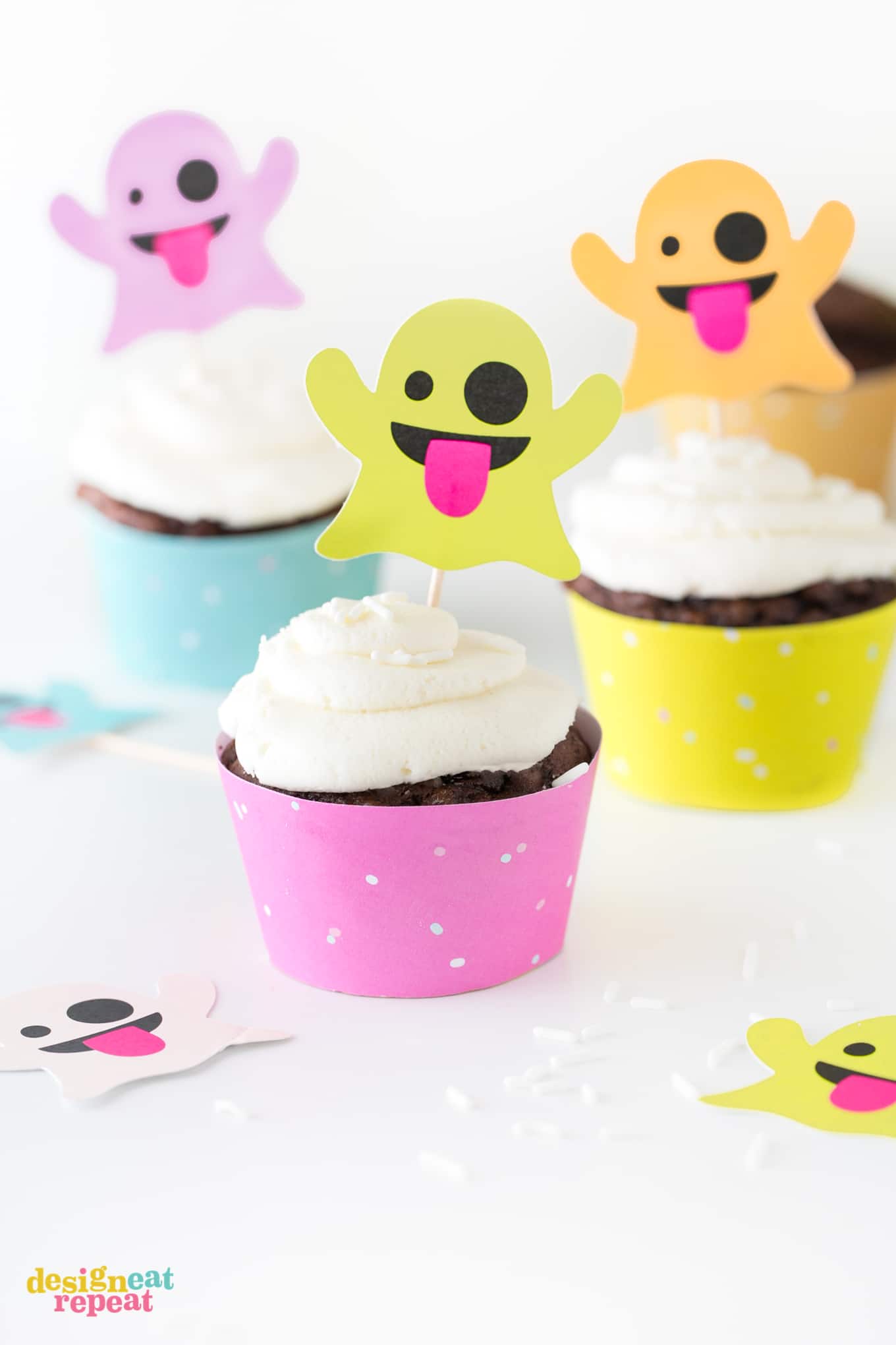 Emoji Ghost Halloween Cupcake Toppers! Free to download and print at www.DesignEatRepeat.com #Halloween #Printable #Cupcake #Emoji
