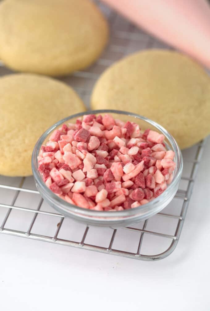 bowl of Andes peppermint crunch chips