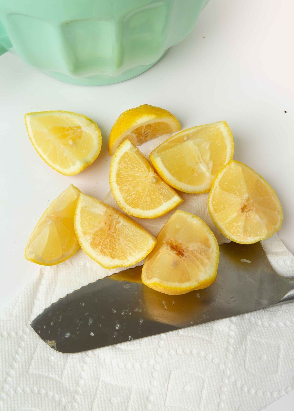 lemon slices with knife